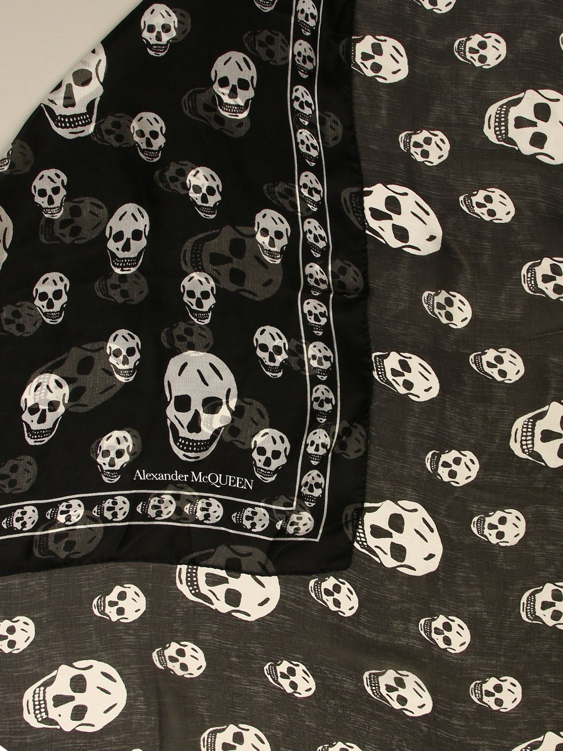 ALEXANDER MCQUEEN: silk foulard with all-over skulls - Black | Neck ...