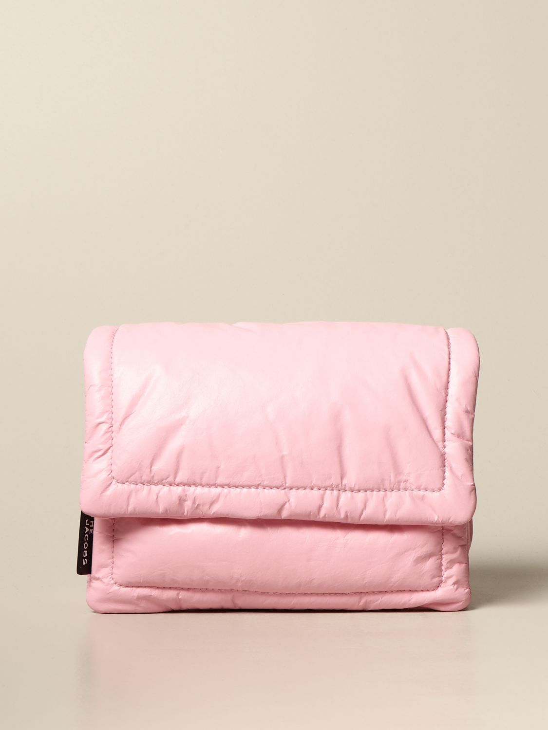 marc jacobs pillow bag outfit