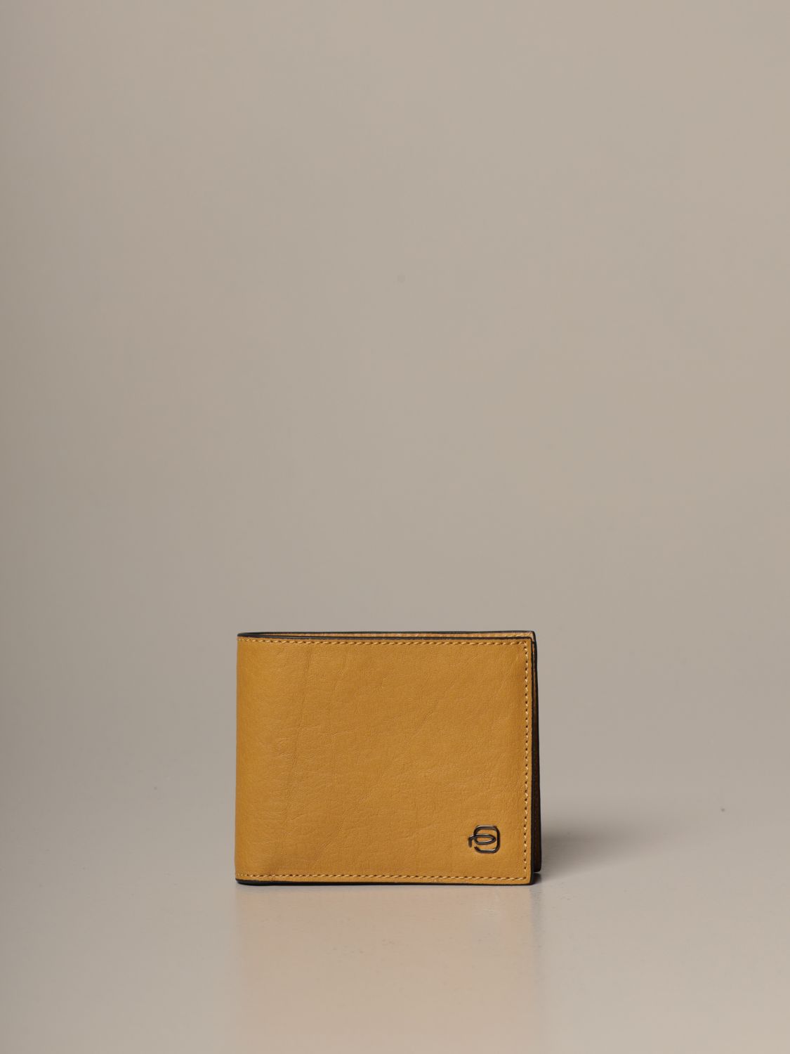 De stad hoofdonderwijzer rechtop Piquadro Outlet: wallet with leather coin holder - Yellow | Piquadro wallet  PU4823B3R online on GIGLIO.COM