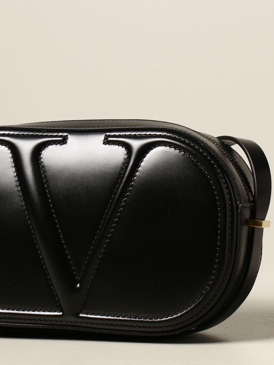 Vlogo leather crossbody bag Valentino Garavani Black in Leather - 21858872