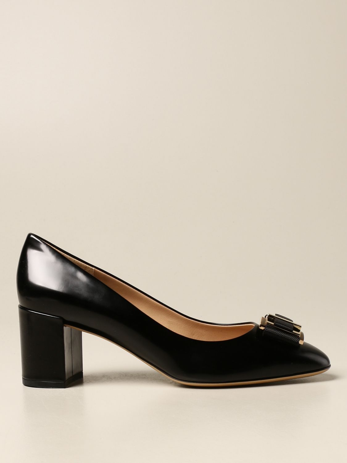 Outlet de Salvatore Ferragamo: Zapatos de salón para mujer, Negro | Zapatos De SalÓN Salvatore Ferragamo 672625 en línea GIGLIO.COM