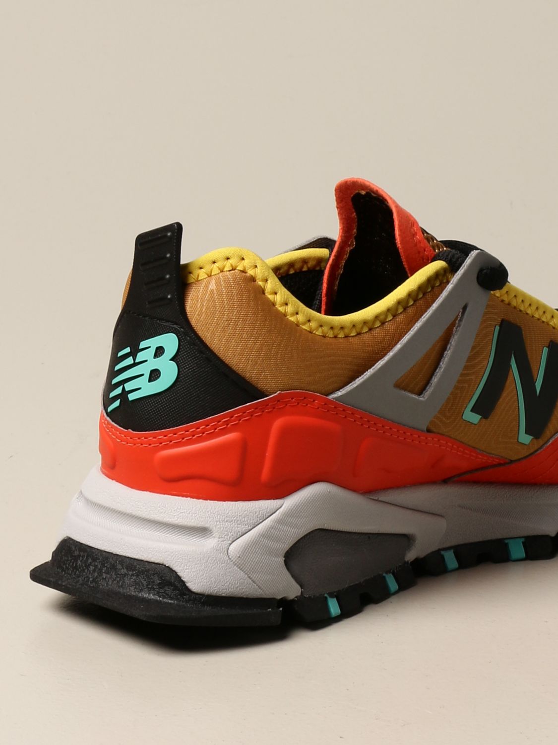 XRCT New Balance sneakers in technical fabric رسمة ذئب