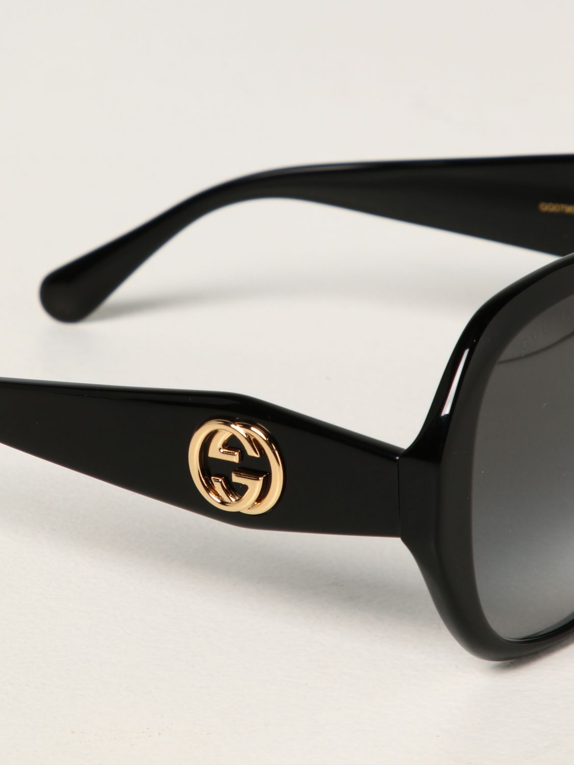 gucci sunglasses with logo