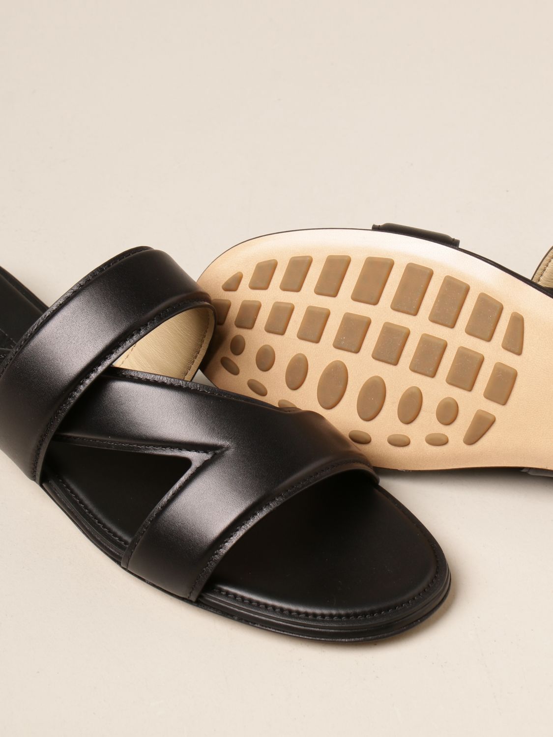 Bottega Veneta Band Sandal In Leather Flat Sandals Bottega Veneta Women Black Flat Sandals Bottega Veneta Vbsl0 Giglio Com