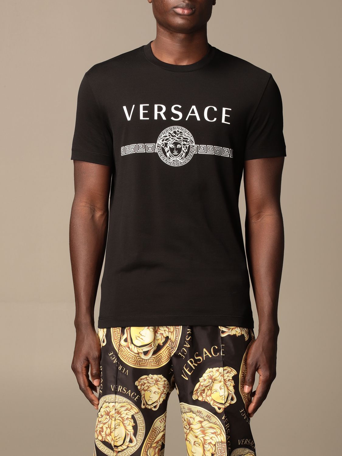lava Onderdompeling lanthaan VERSACE: cotton t-shirt with logo - Black | Versace t-shirt A87573 A228806  online on GIGLIO.COM