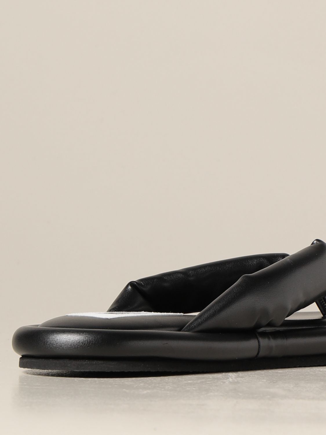 MM6 MAISON MARGIELA: thong sandal in synthetic leather - Black