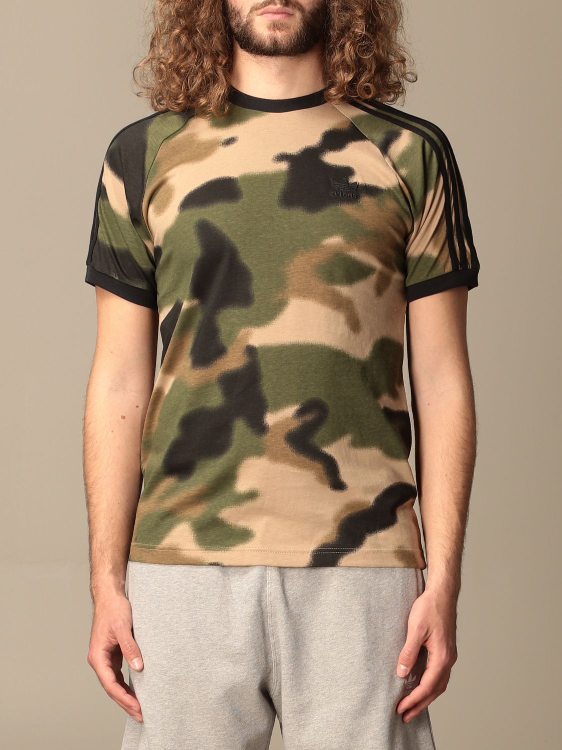 ADIDAS ORIGINALS: Camiseta hombre, Militar | Camiseta Adidas Originals GN1882 en en GIGLIO.COM