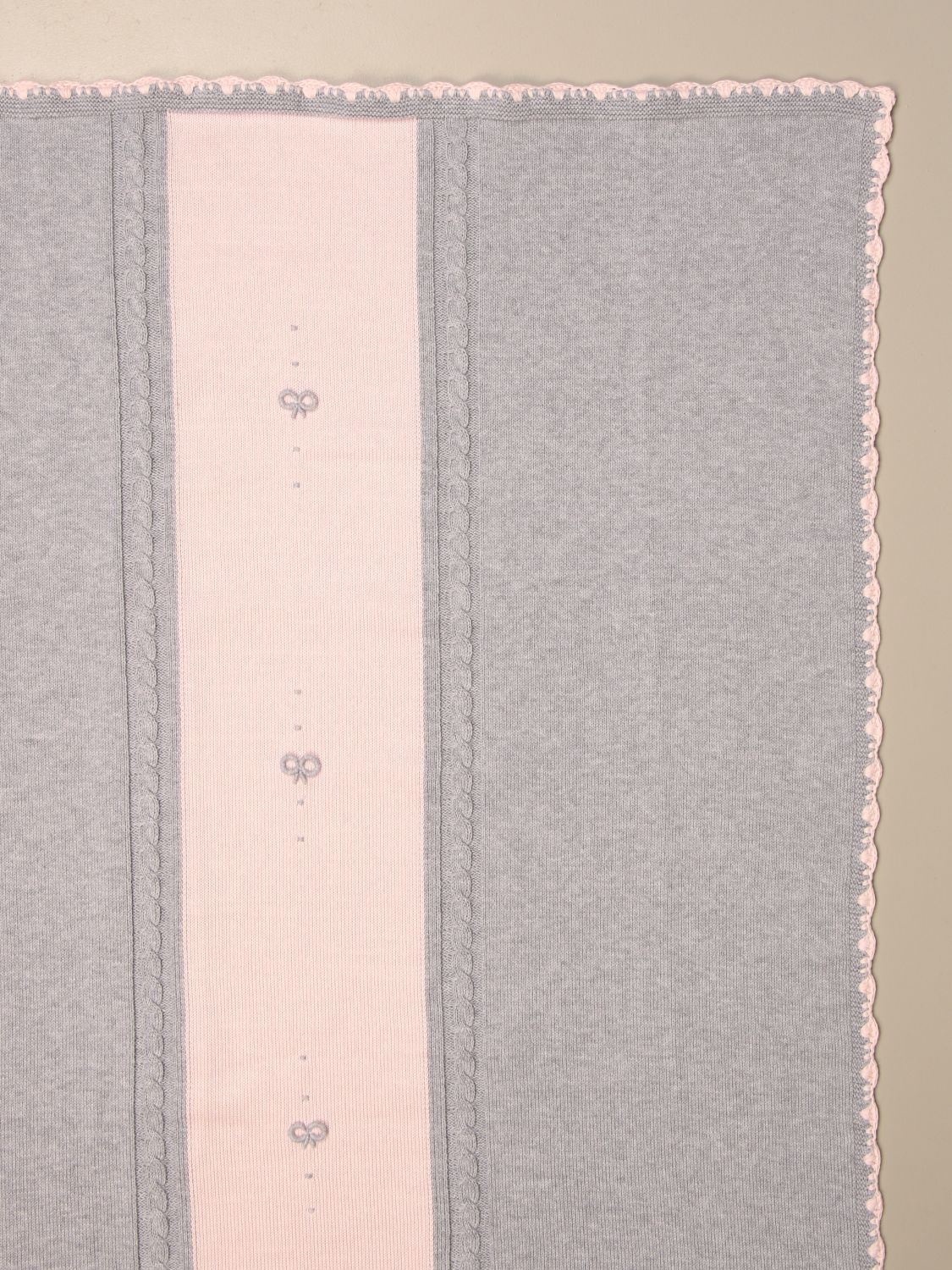 Copertina Siola: Sciarpa Siola con bordi ricamati rosa 2