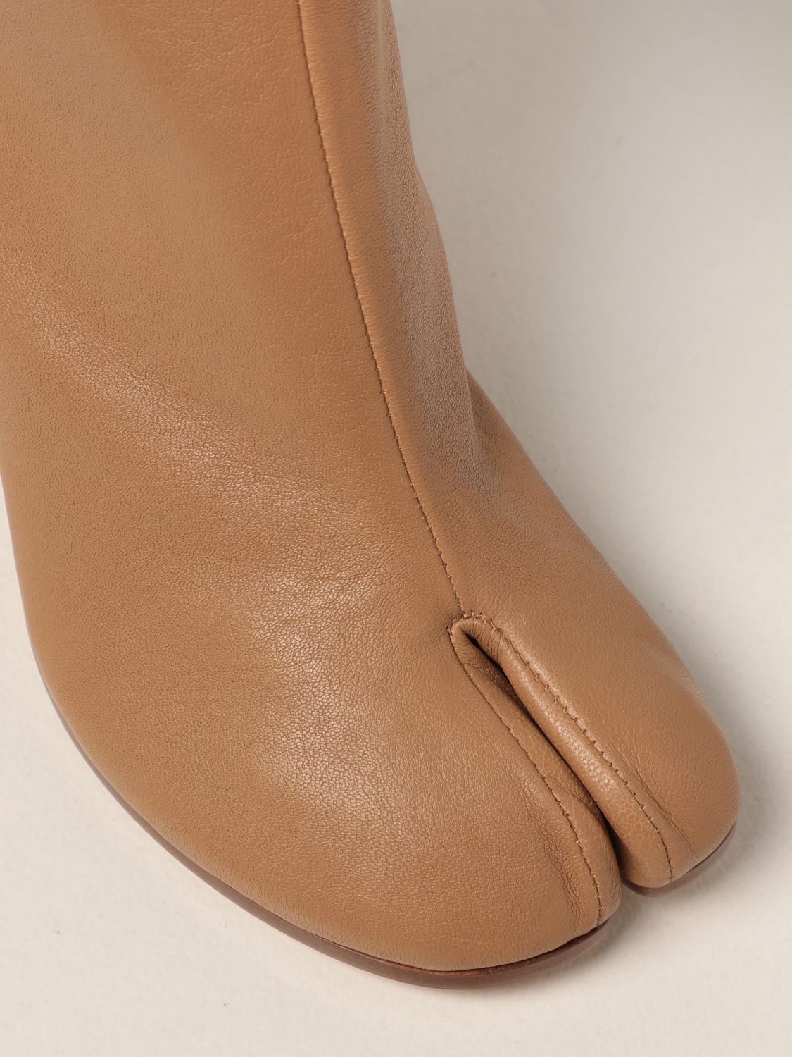 Flat booties Maison Margiela: Maison Margiela Tabi split leather ankle boots cream 4