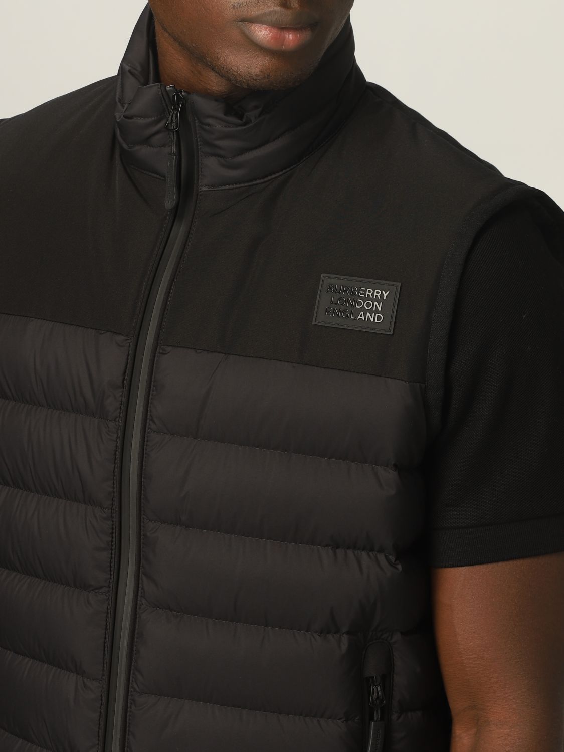 let dæk folkeafstemning BURBERRY: padded nylon vest with logo | Suit Vest Burberry Men Black | Suit  Vest Burberry 8034317 GIGLIO.COM