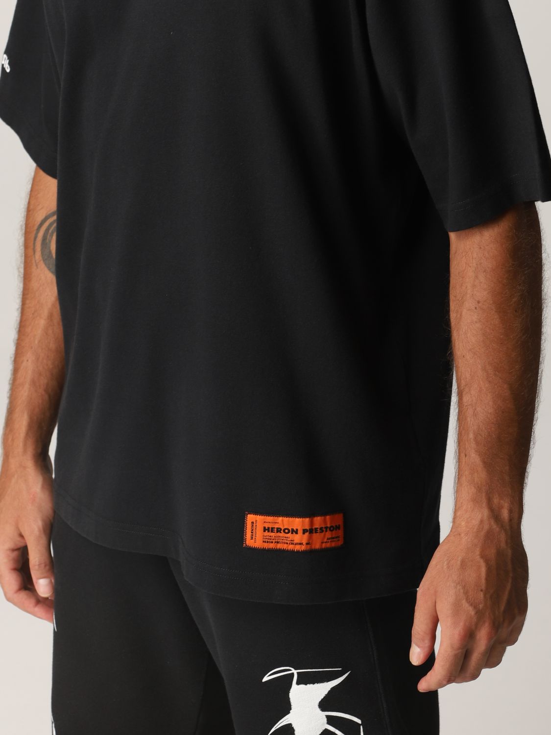 T-shirt Heron Preston: T-shirt Heron Preston in cotone con logo nero 5