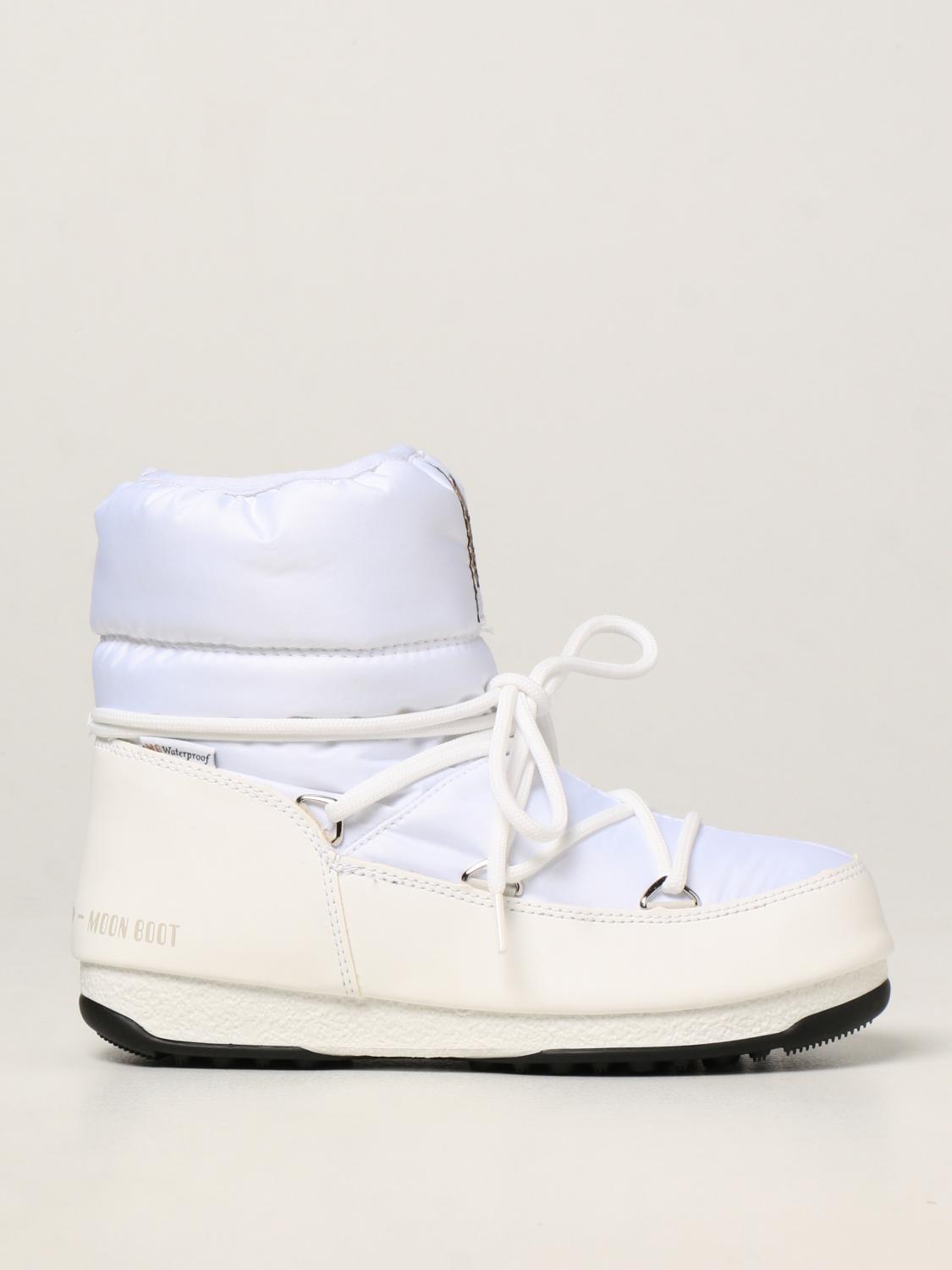 moon boots short white