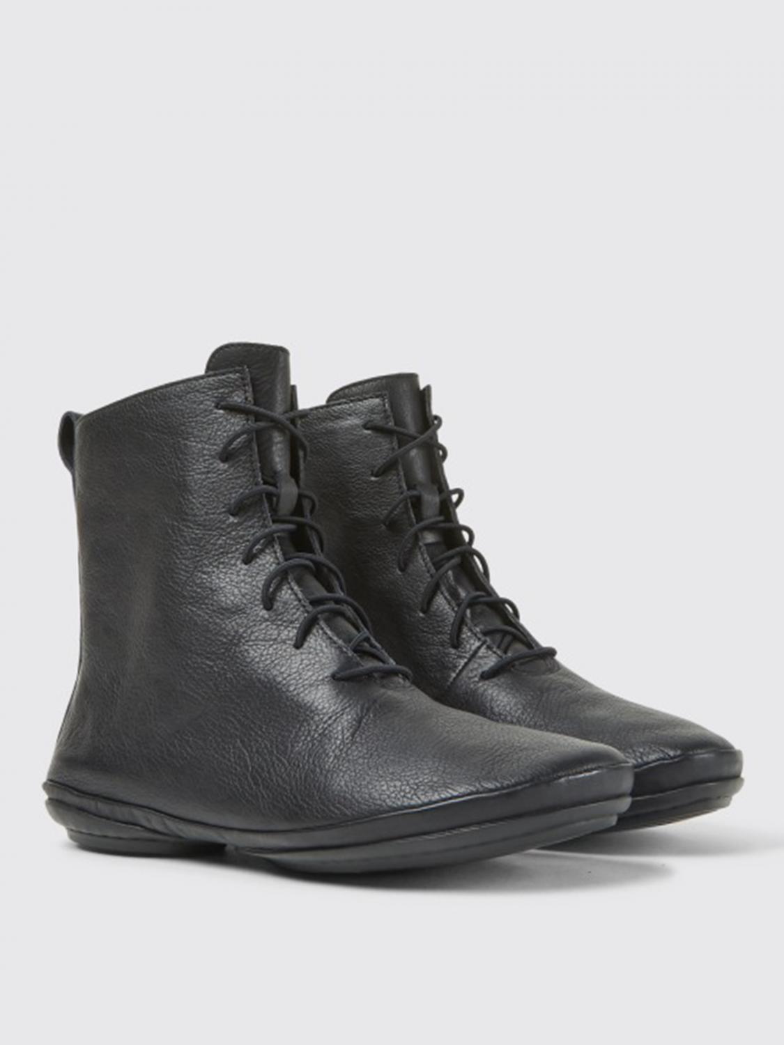 camper right ankle boots