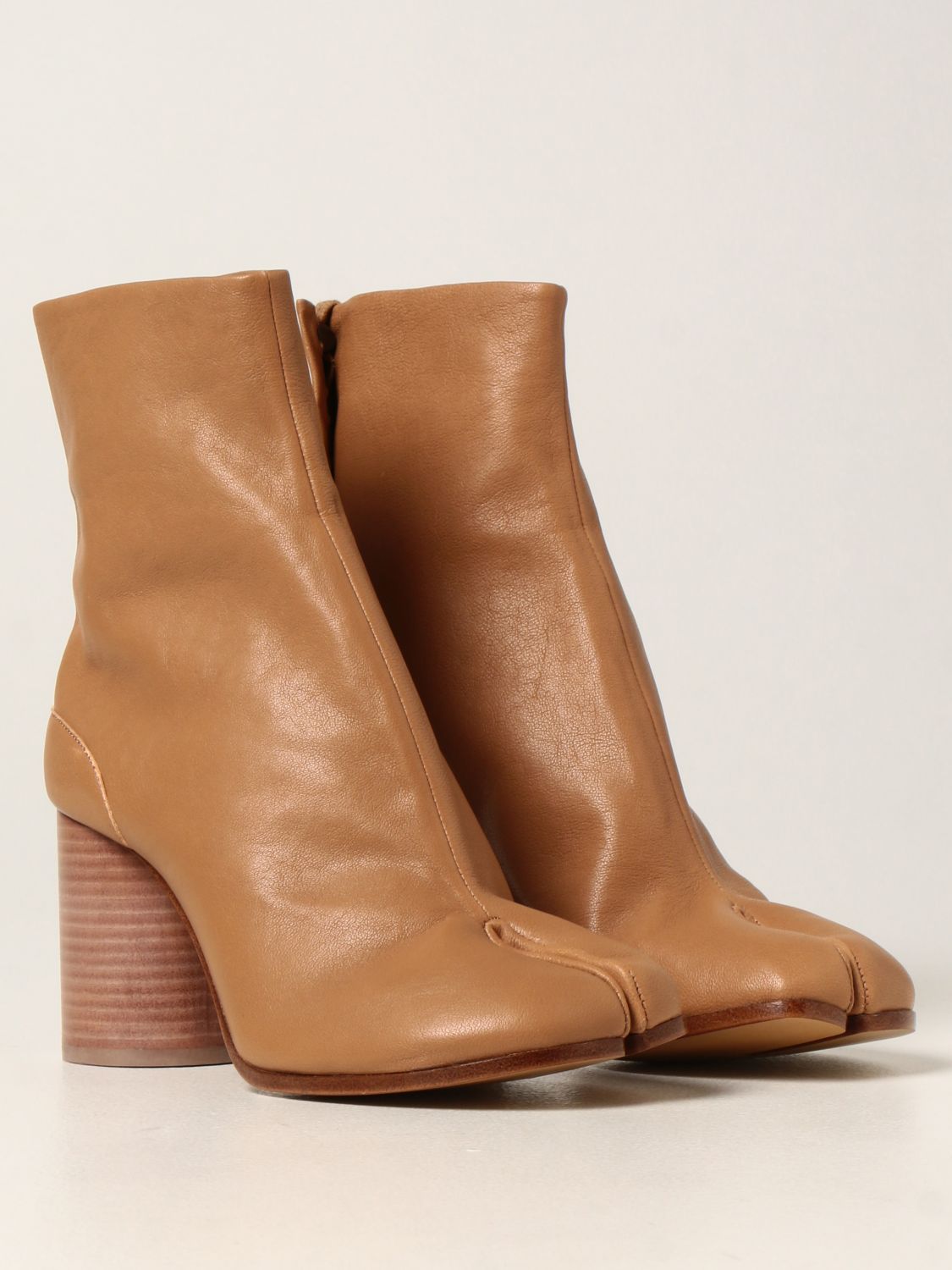 MAISON MARGIELA: Tabi split leather ankle boots - Leather | Flat Booties Maison  Margiela S58WU0260P3753 GIGLIO.COM