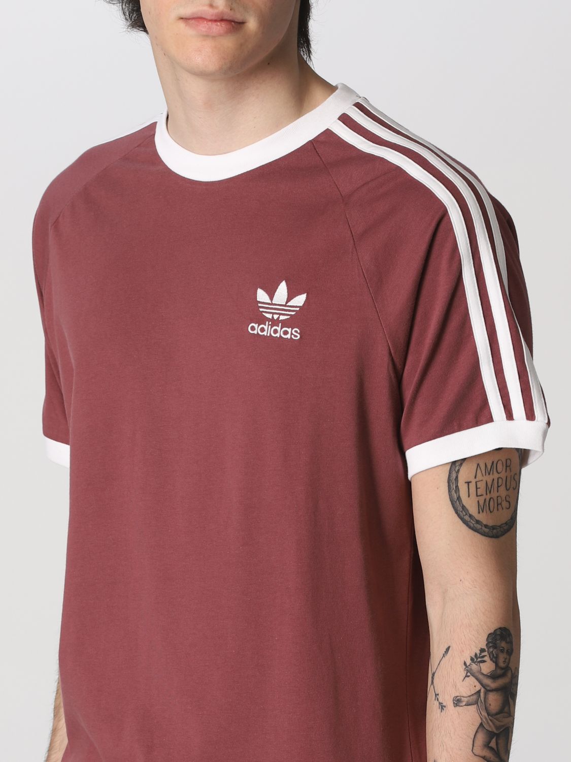ADIDAS ORIGINALS: Camiseta para hombre, Granate | Camiseta Adidas Originals HE9548 en en GIGLIO.COM