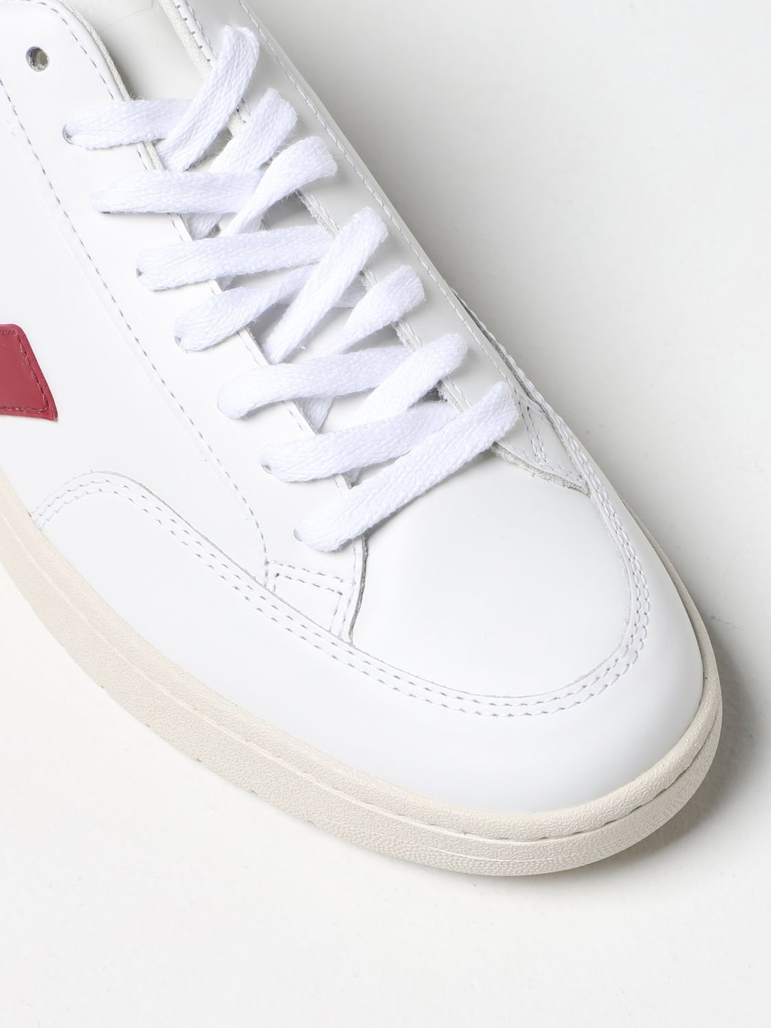 VEJA: trainers in smooth leather - White | Veja trainers XD0201955 ...