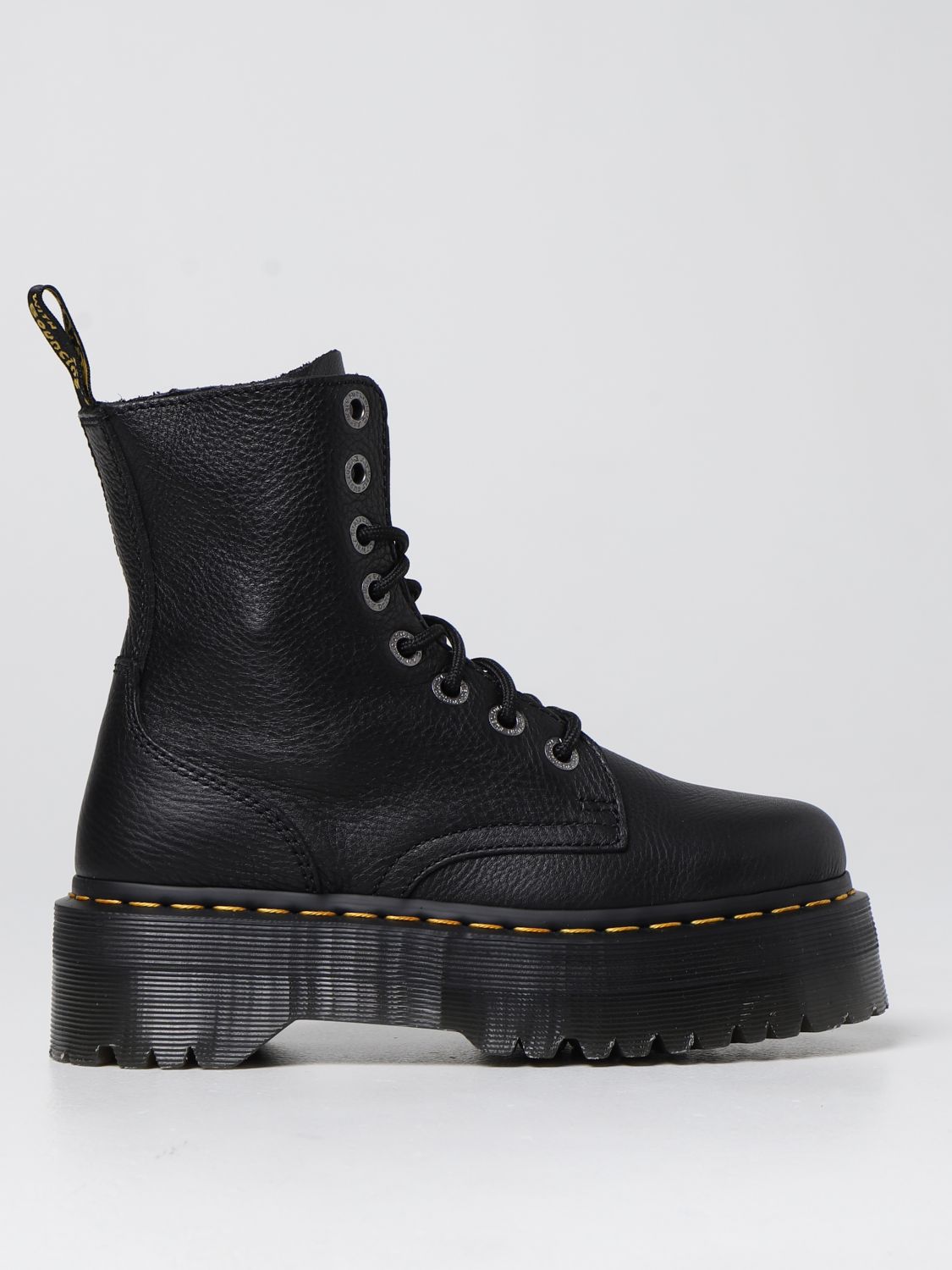 DR. MARTENS: Jadon boots in grained leather - Black | Dr. Martens flat ...