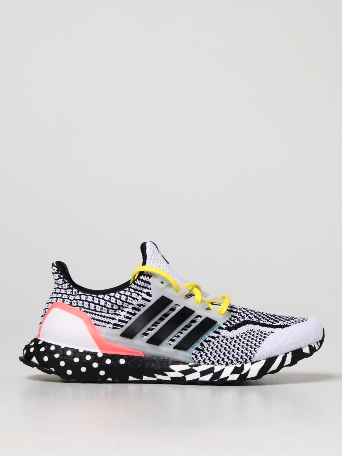 Ultraboost 5.0 DNA Adidas Originals sneakers للبيع حجر للحدائق