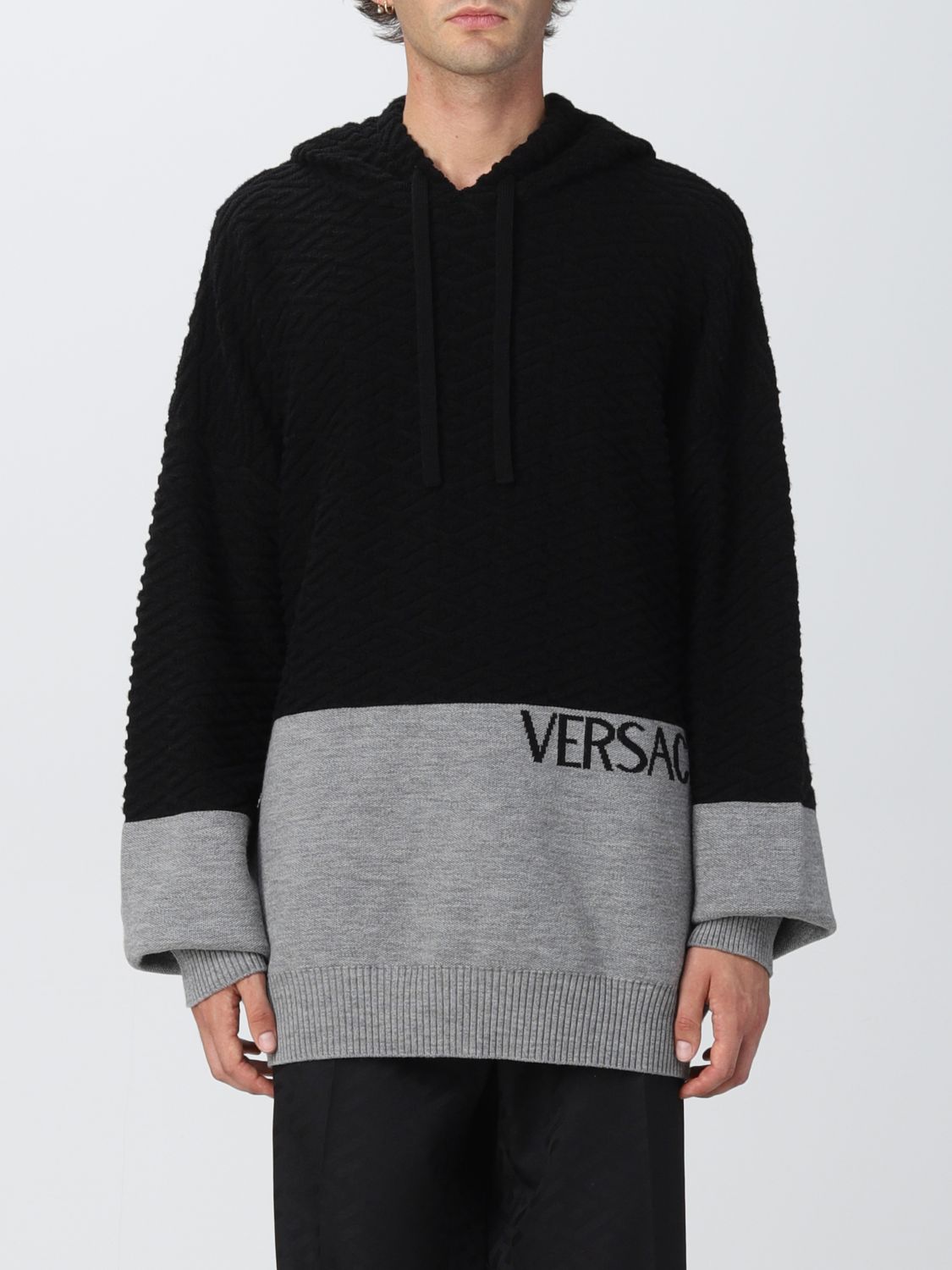 Felpa Versace: Felpa a pullover Versace con logo nero 1