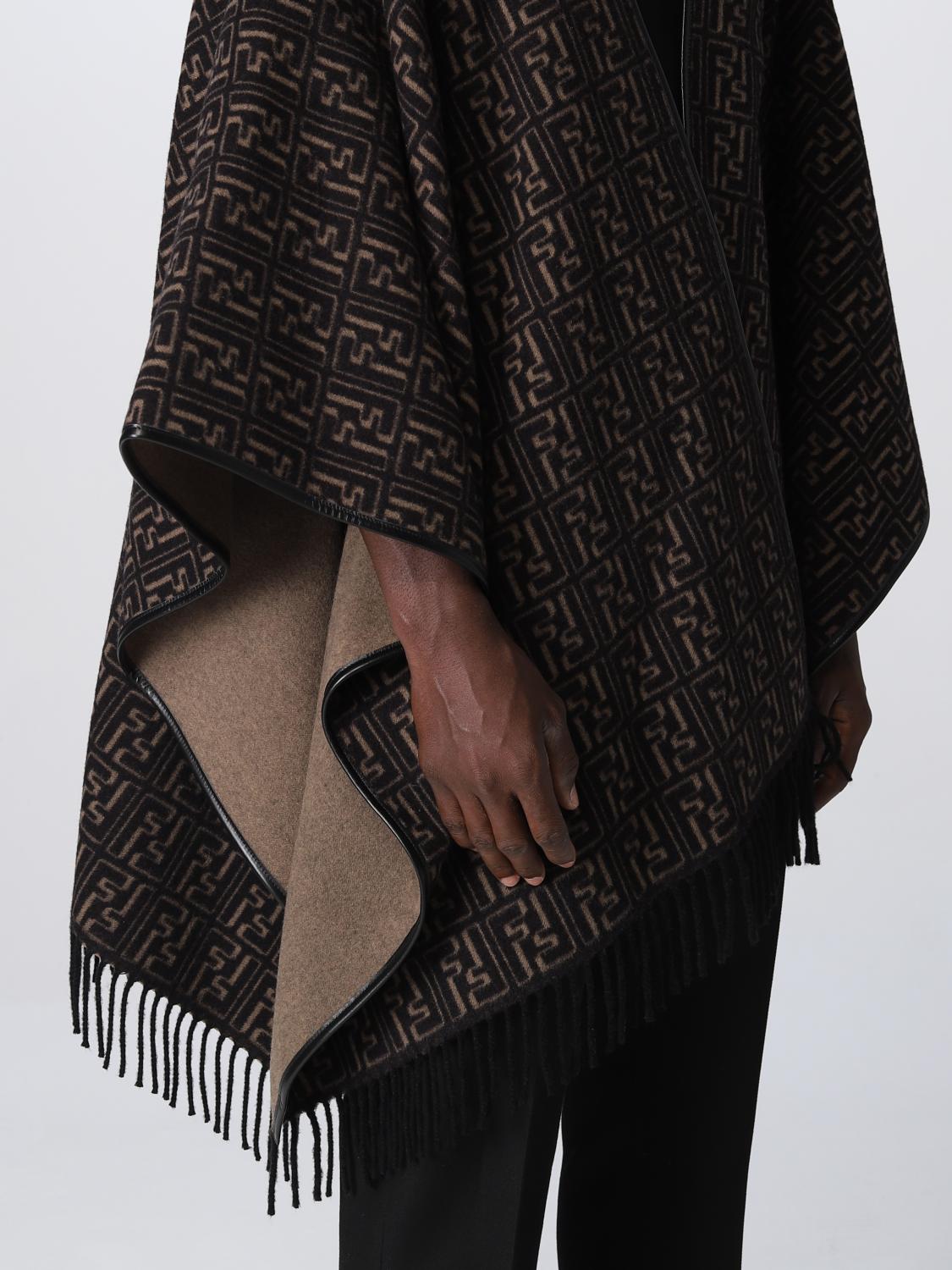 poncho di fendi