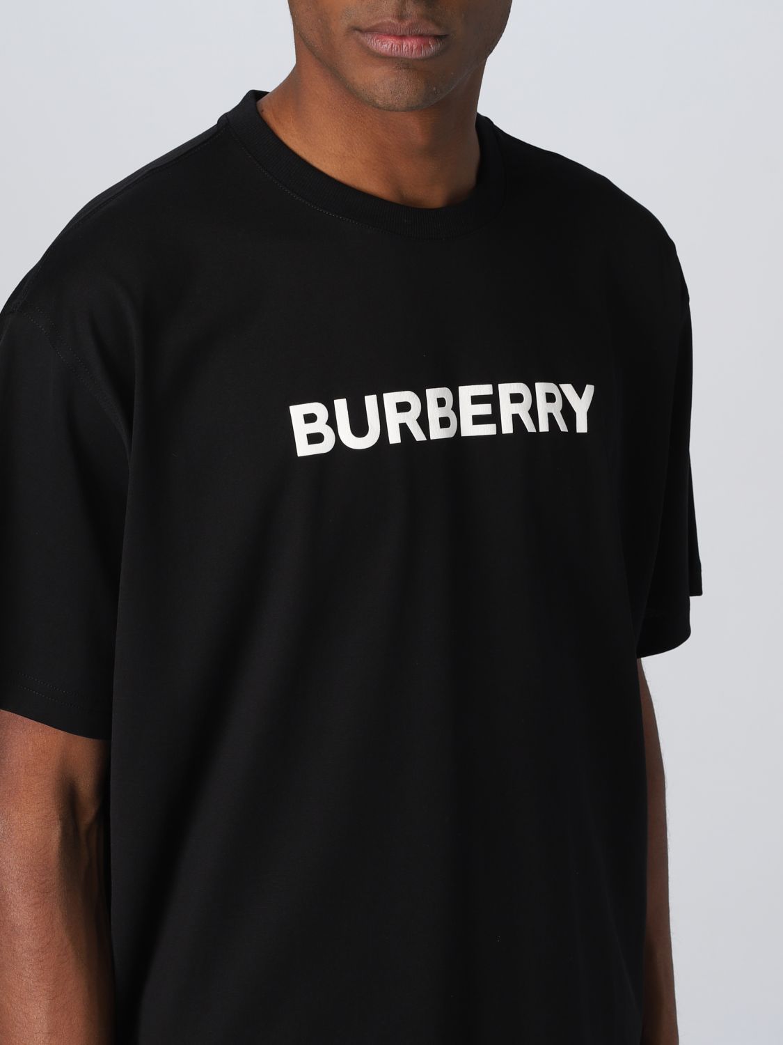 BURBERRY: Oversized cotton t-shirt with logo - Black | Burberry t-shirt  8055307 online on 