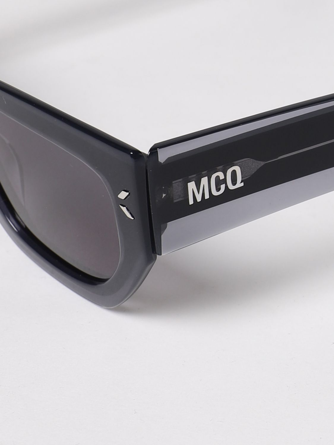 Sunglasses Mcq: Mcq sunglasses for woman black 4