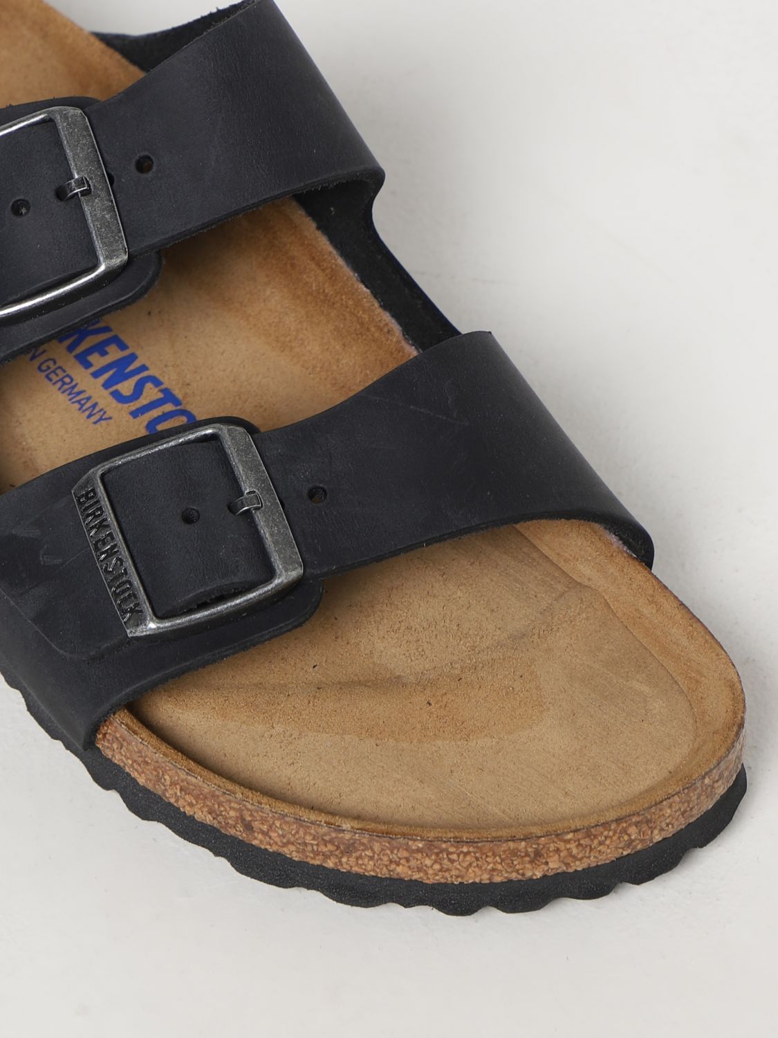 Birkenstock, da sandali sfigati a oggetto del desiderio. Come è