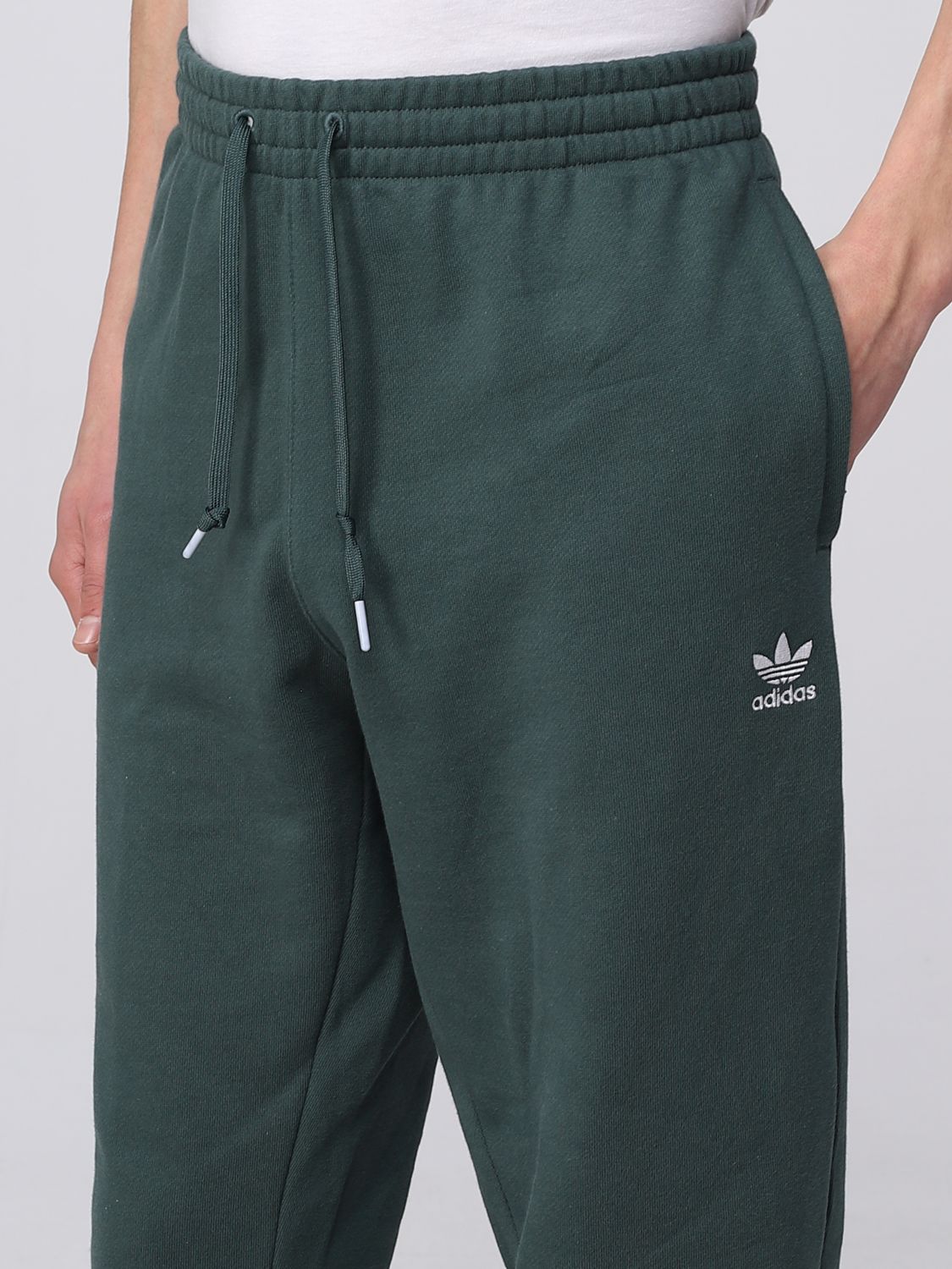ADIDAS ORIGINALS: Pantalón para hombre, Verde | PantalÓN Originals HK7357 en línea en GIGLIO.COM