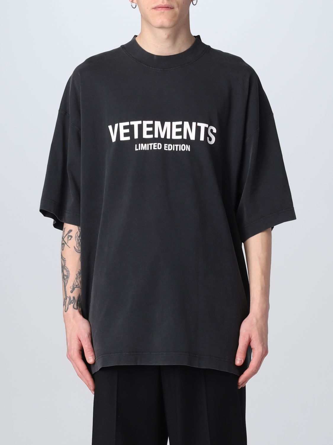 VETEMENTS Tシャツ | hartwellspremium.com