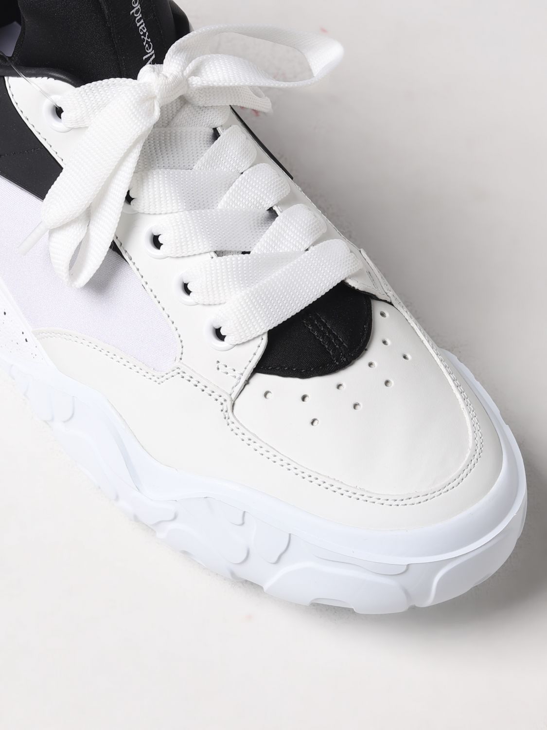 Alexander Mcqueen Outlet: New Court leather sneakers - White  Alexander Mcqueen  sneakers 634619WIA99 online at