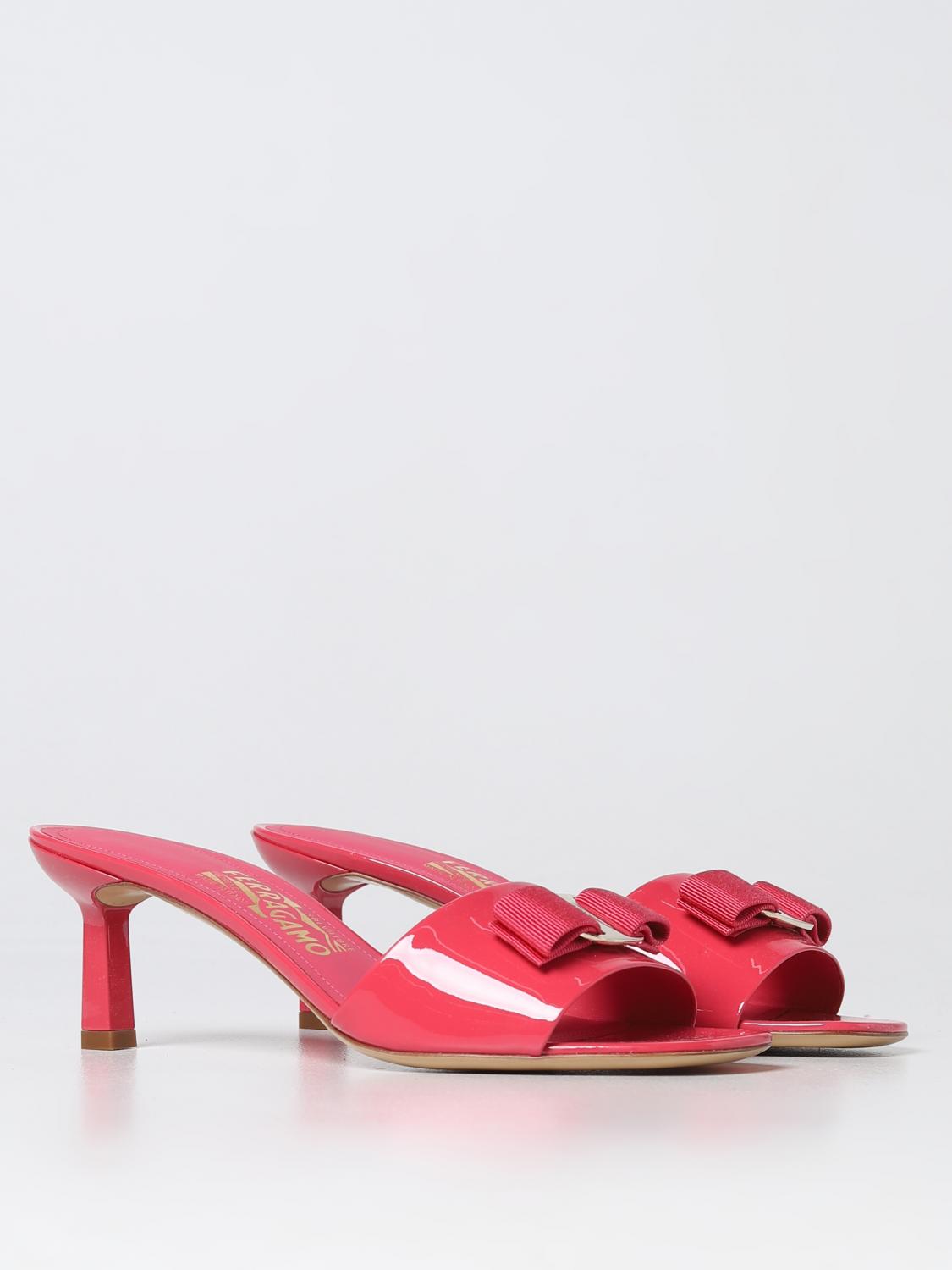 Sandali con tacco Ferragamo: Sandalo Fandango Ferragamo in vernice rosa 2