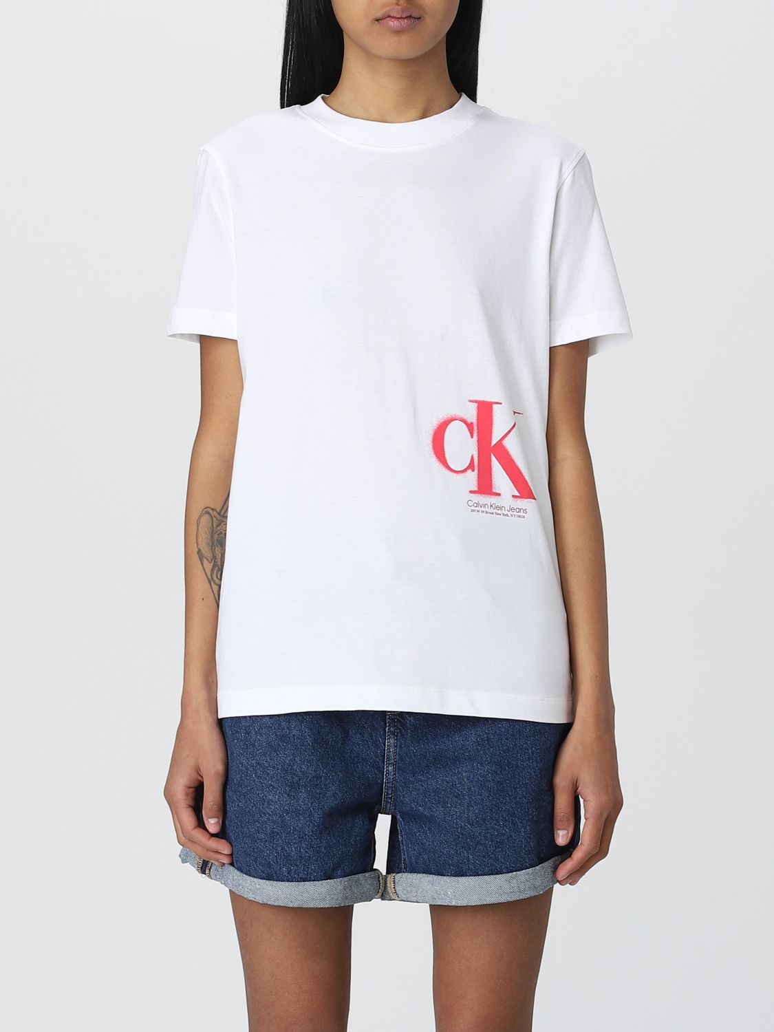 Platteland Nachtvlek Wet en regelgeving CALVIN KLEIN JEANS: t-shirt for woman - White | Calvin Klein Jeans t-shirt  J20J221063 online on GIGLIO.COM