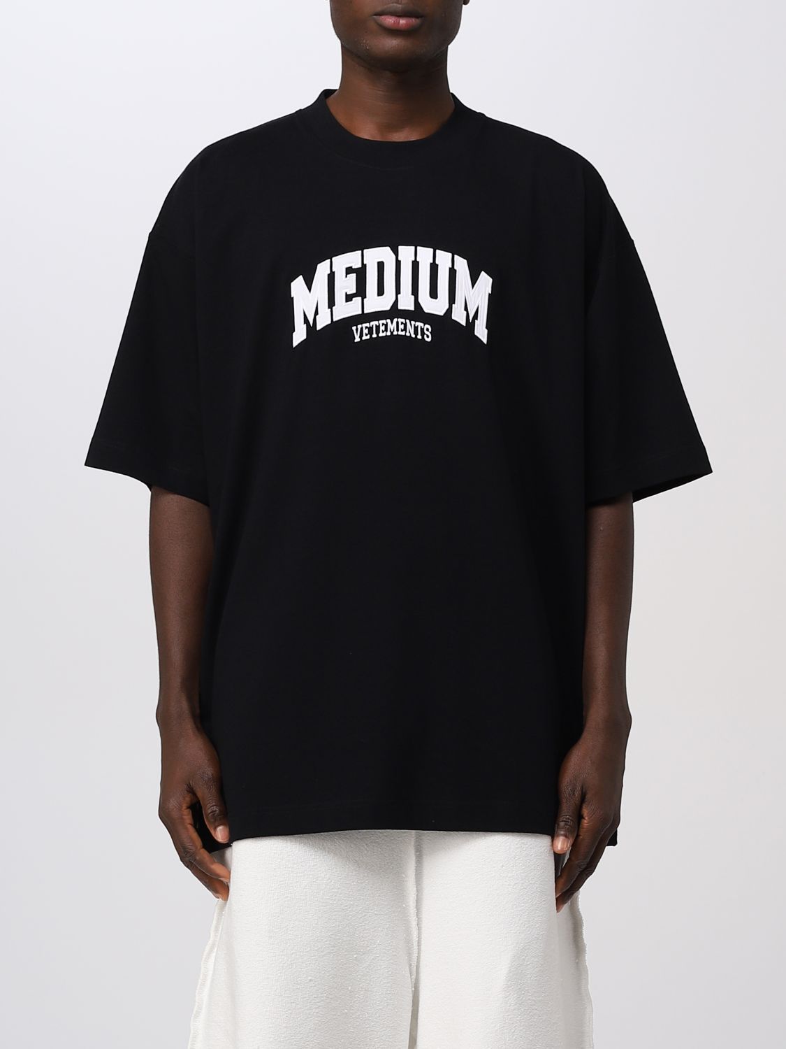 Shop Vetements T-shirt  Men Color Black