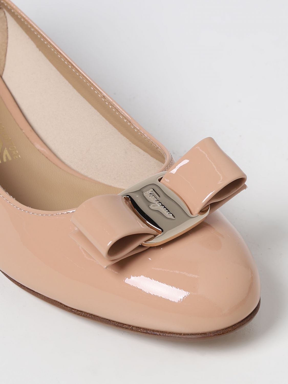 FERRAGAMO: Vara pumps in patent leather - Leather