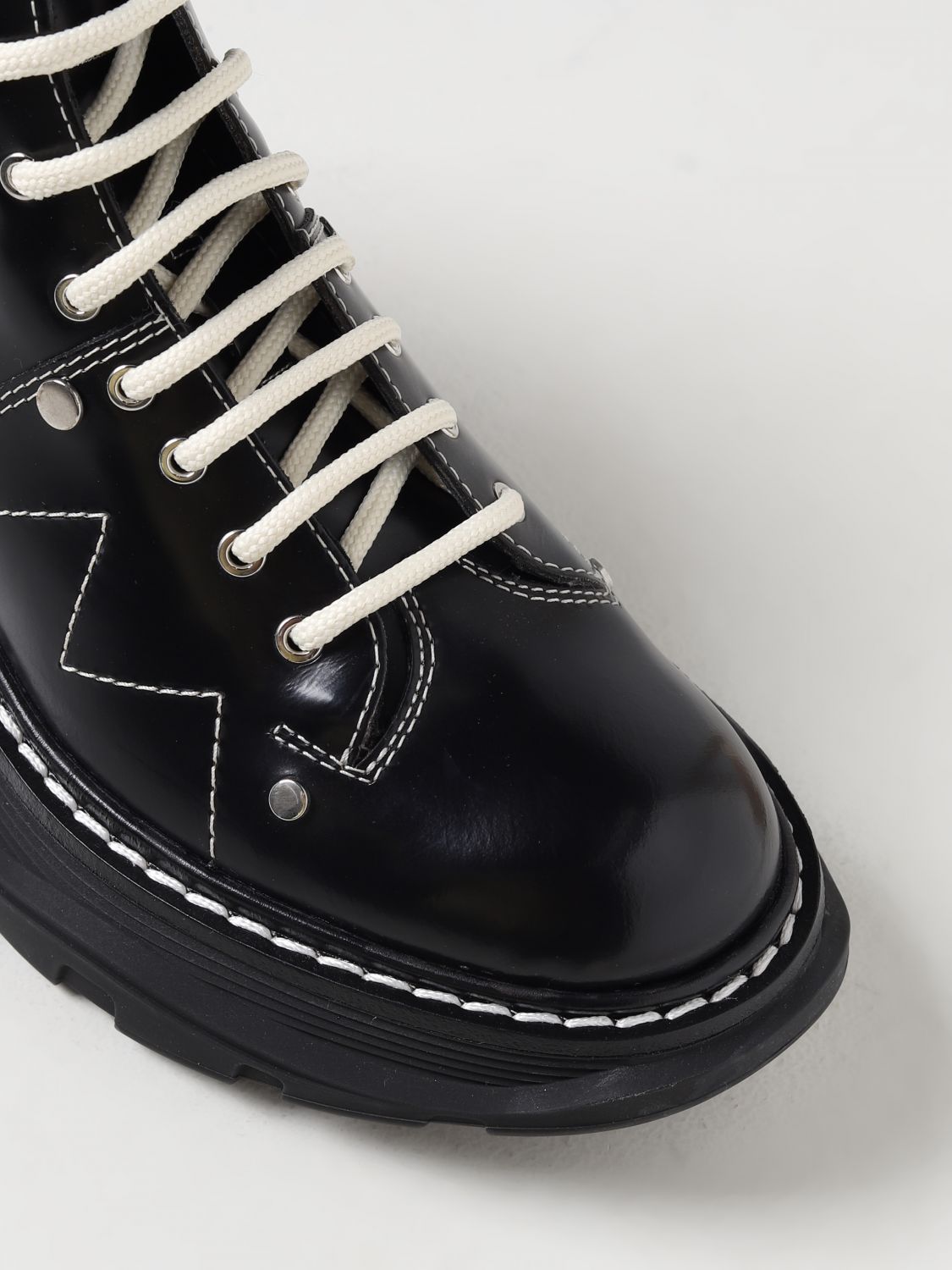 Shop alexander mcqueen Boots Boots (595469WHZ811090, 595469WHZ81 1090,  595469WHZ81, 595469 WHZ81 1090, 595469 WHZ81, BLACK LEATHER TREAD ANKLE  BOOTS) by CiaoItalia