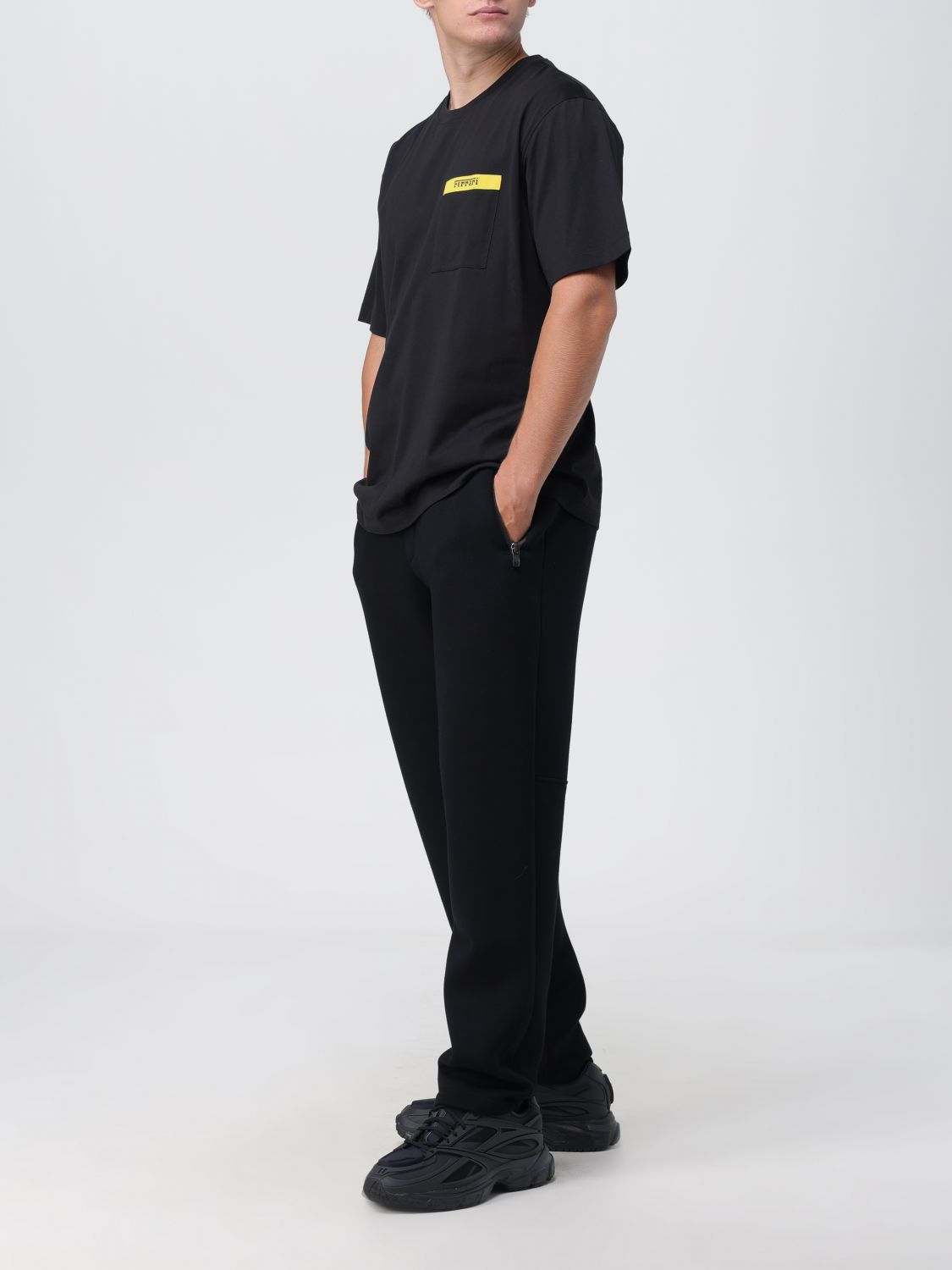 FERRARI: Camiseta para hombre, Negro  Camiseta Ferrari 47825 en línea en