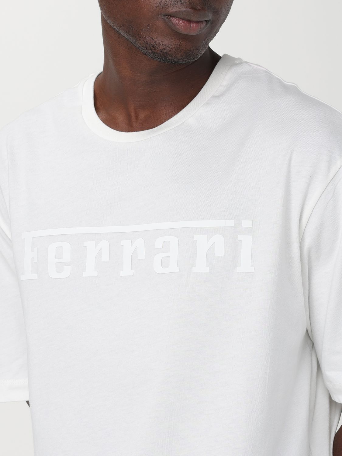 FERRARI: T-shirt homme - Blanc  T-Shirt Ferrari 47824 en ligne
