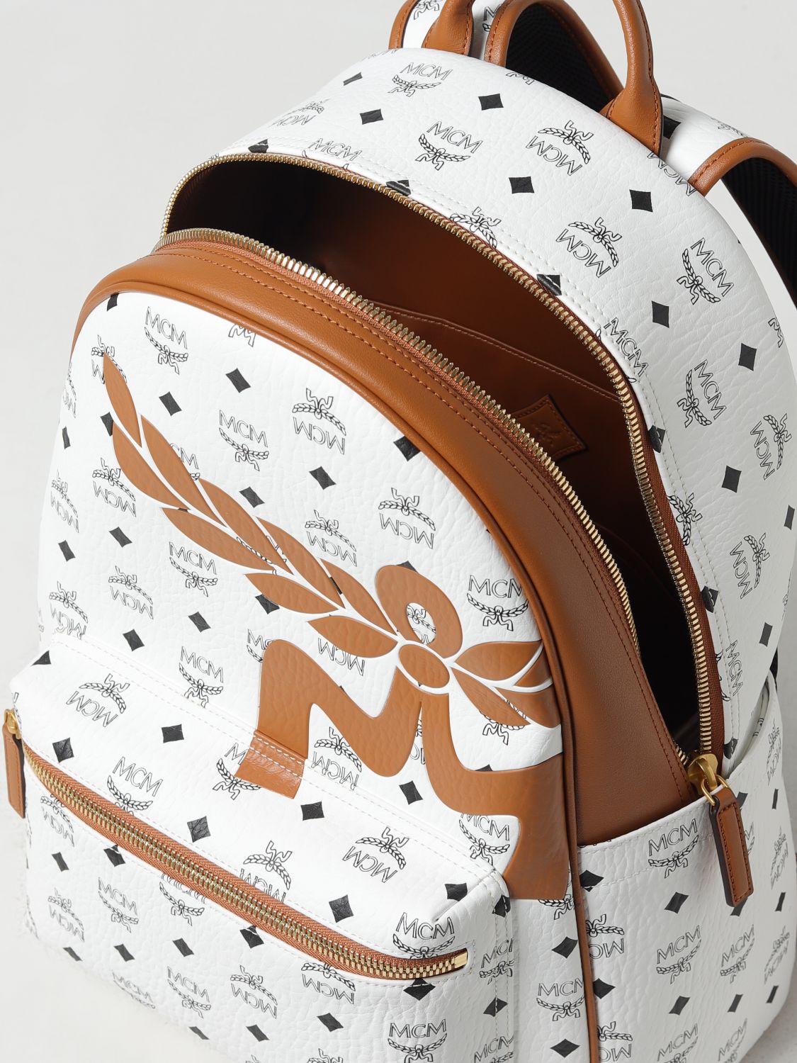 White mcm outlet backpack