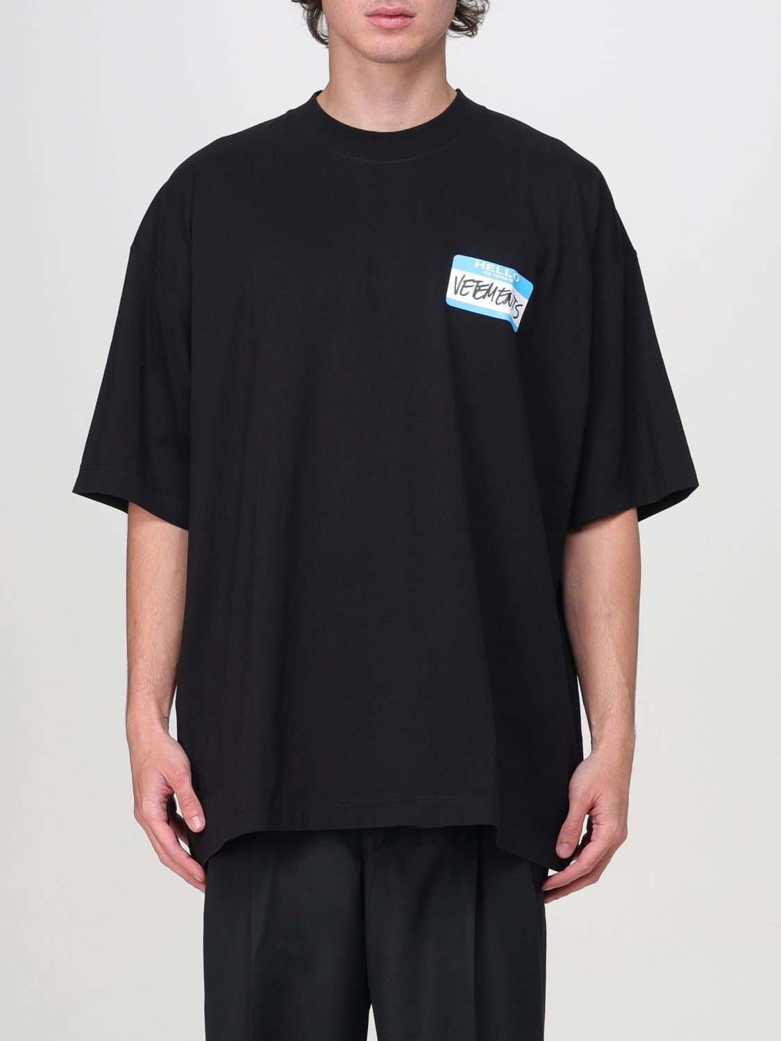 Shop Vetements T-shirt  Men Color Black In 黑色