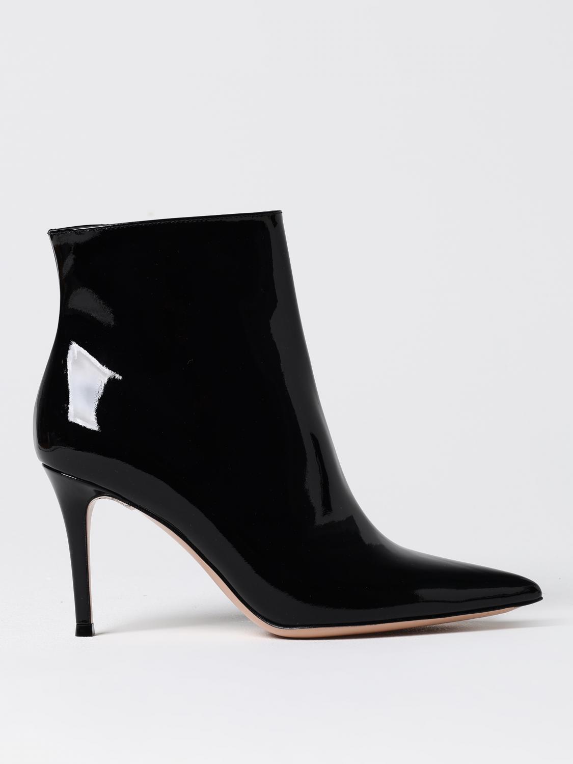 Shop Gianvito Rossi Flat Ankle Boots  Woman Color Black In Schwarz