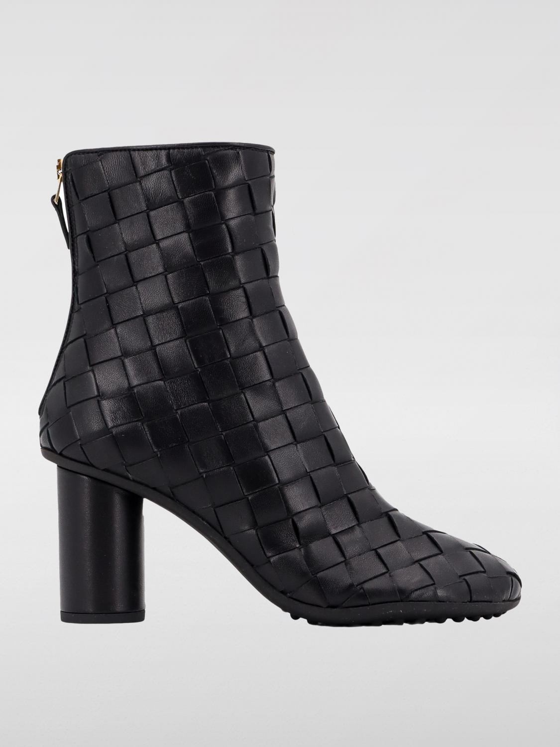 Shop Bottega Veneta Flat Ankle Boots  Woman Color Black In Schwarz