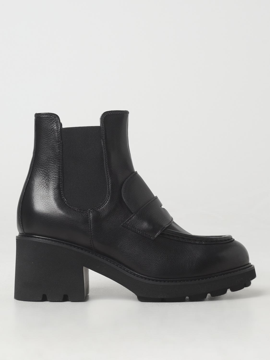 Shop Doucal's Flat Ankle Boots  Woman Color Black In Schwarz