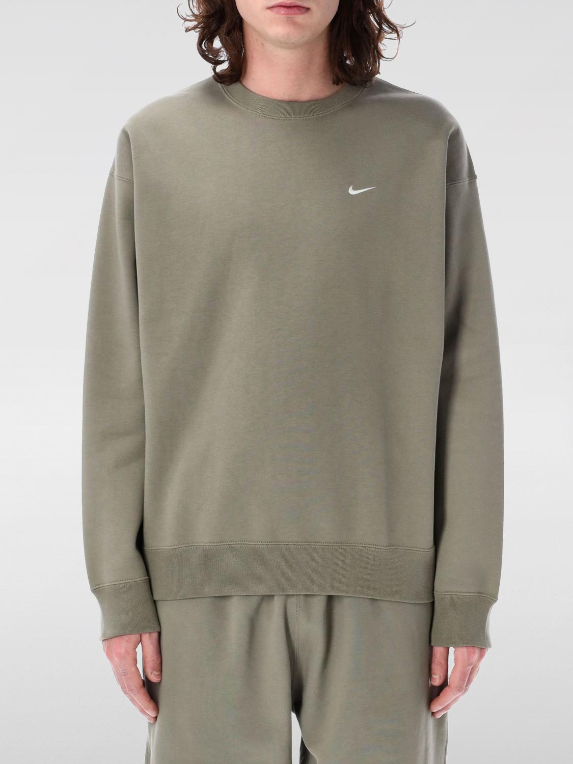 Nike Solo Swoosh Crewneck In Taubengrau