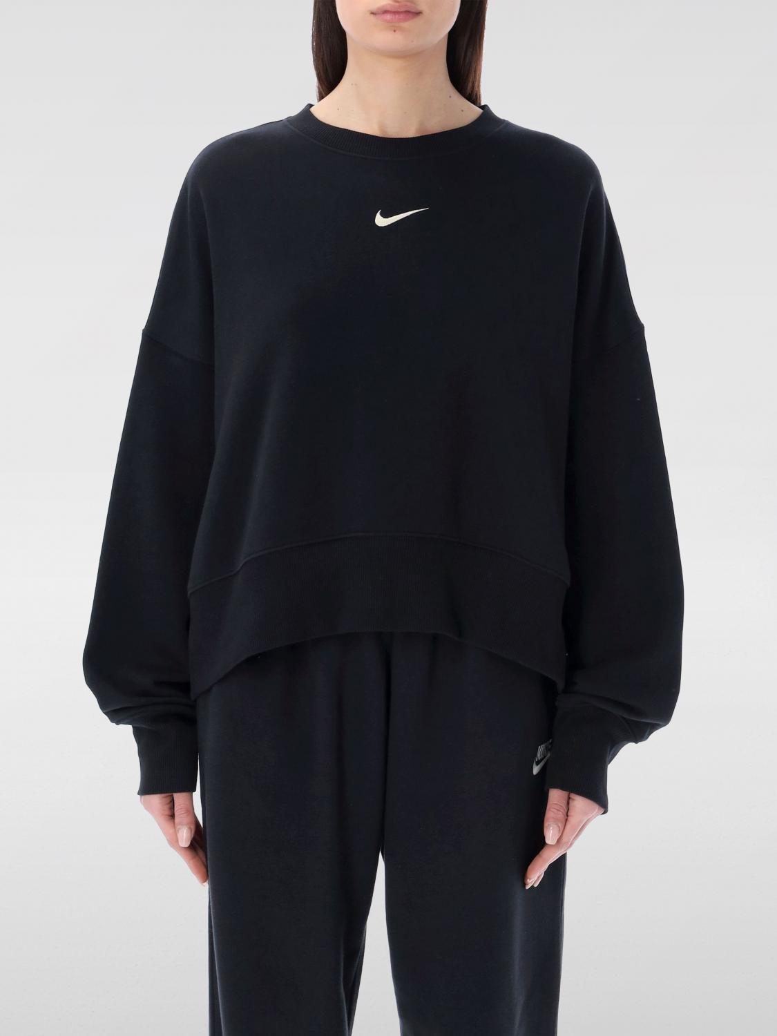 Nike Logo Embroidered Oversized Crewneck Sweatshirt In Schwarz