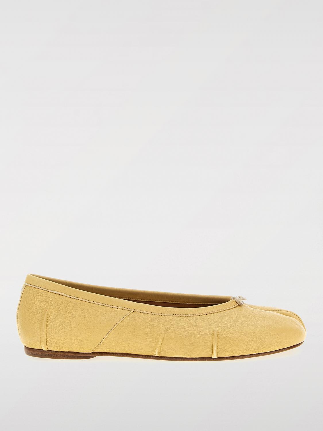 Maison Margiela Tabi New Flat Shoes In Beige