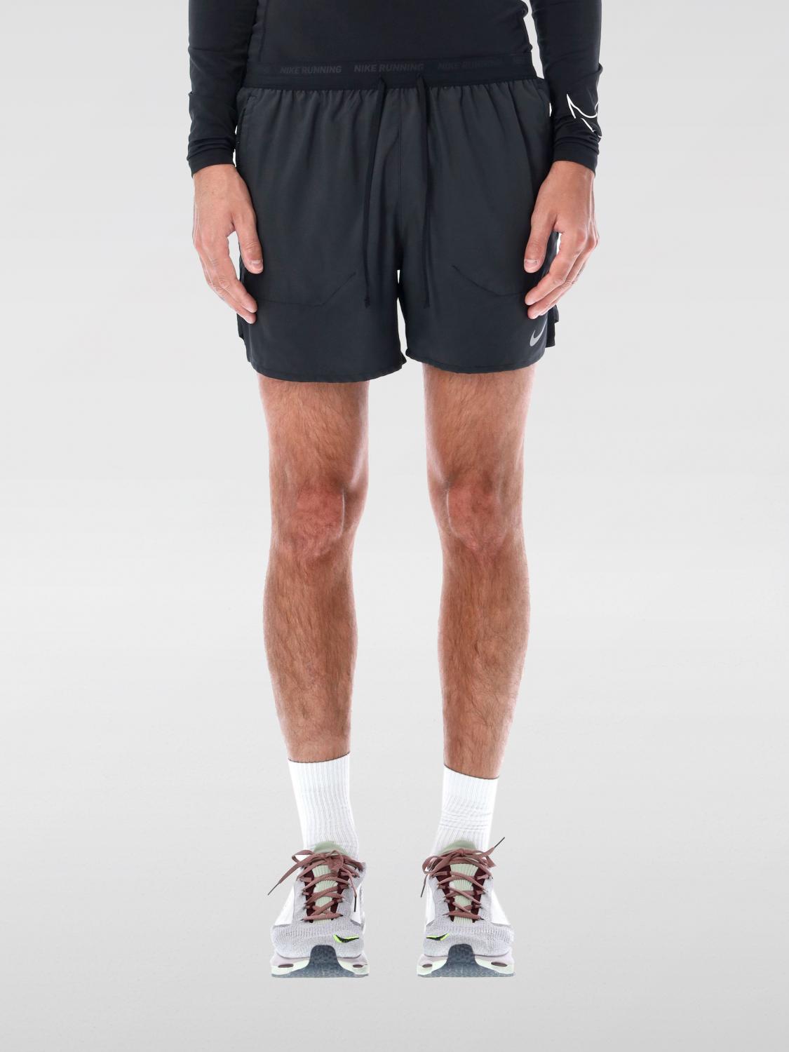 Nike Logo Printed Drawstring Shorts In Schwarz