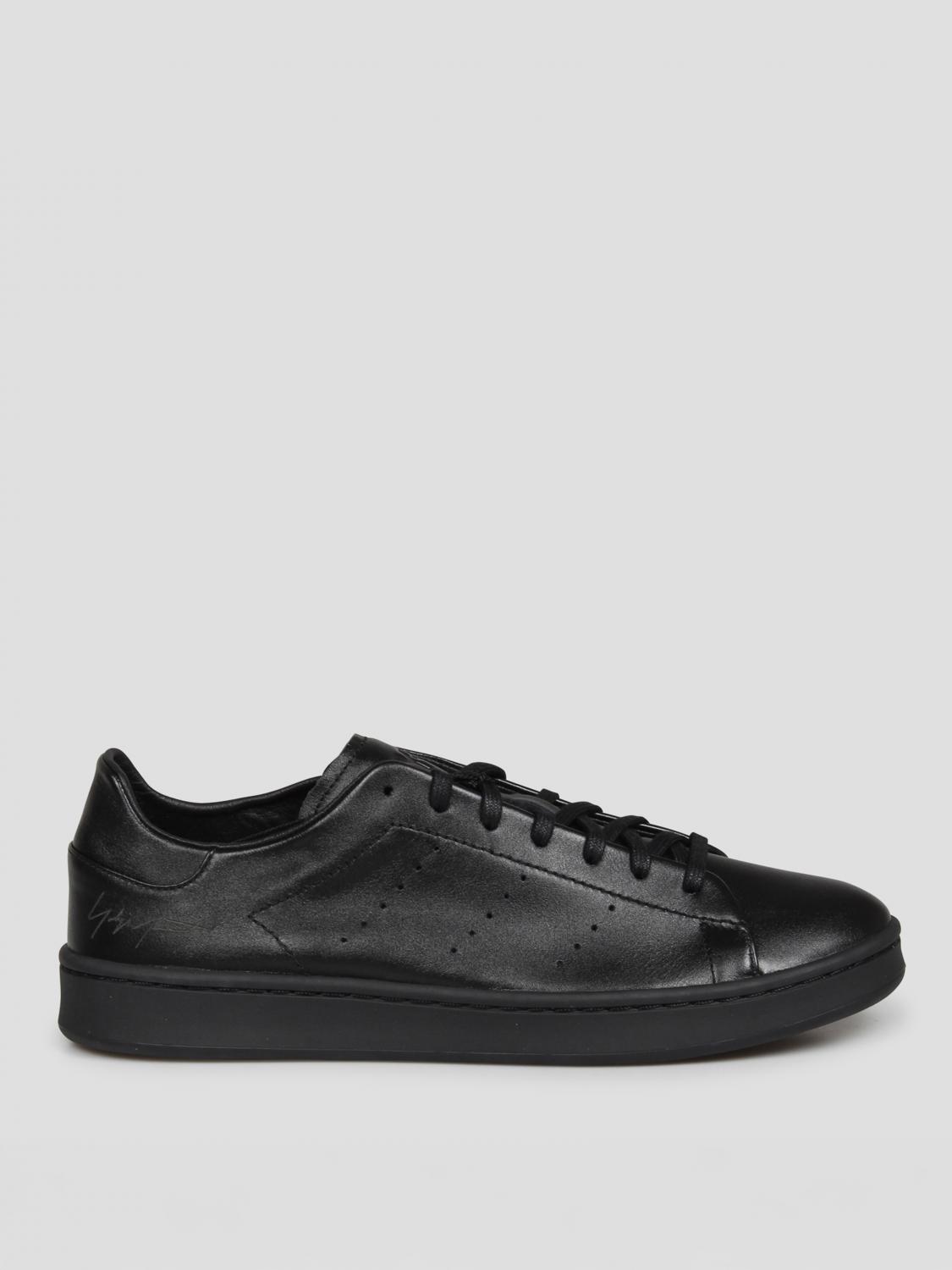 Y-3 Low-top Sneakers With Perforated Detailing And Rubber Sole In Schwarz