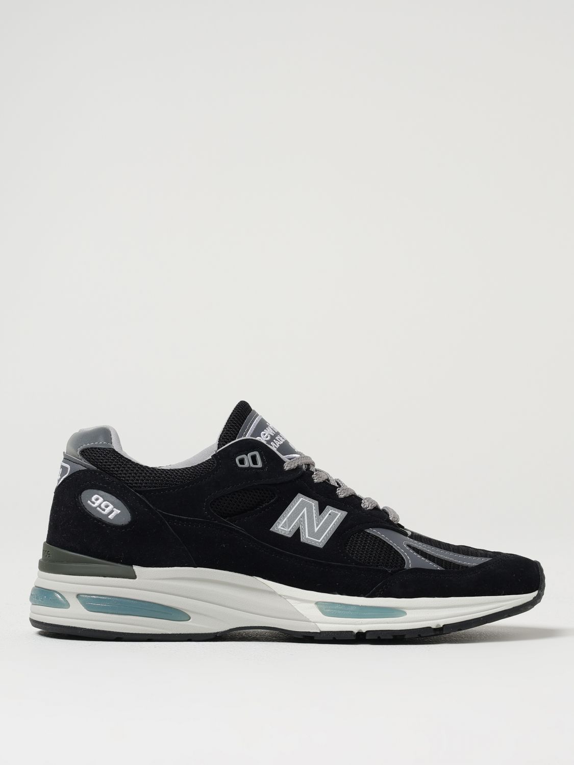 New Balance Mesh And Suede Sneakers With Reflective Accents In Blue