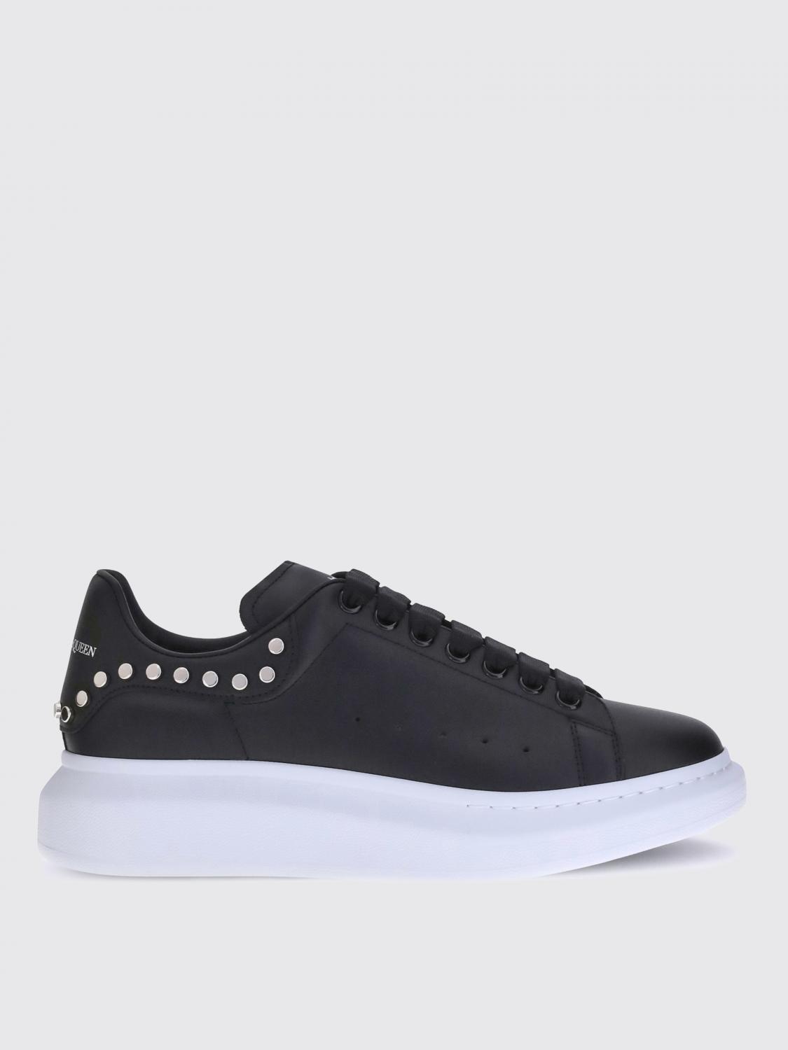 Alexander Mcqueen Studded Leather Platform Sneakers In Black