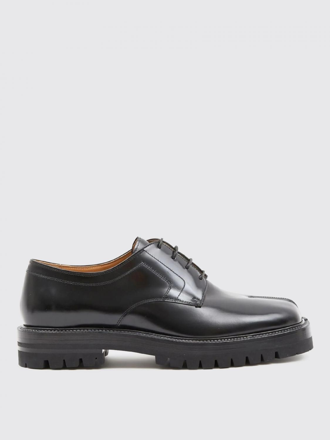 Maison Margiela Tabi Laced Shoes In Black